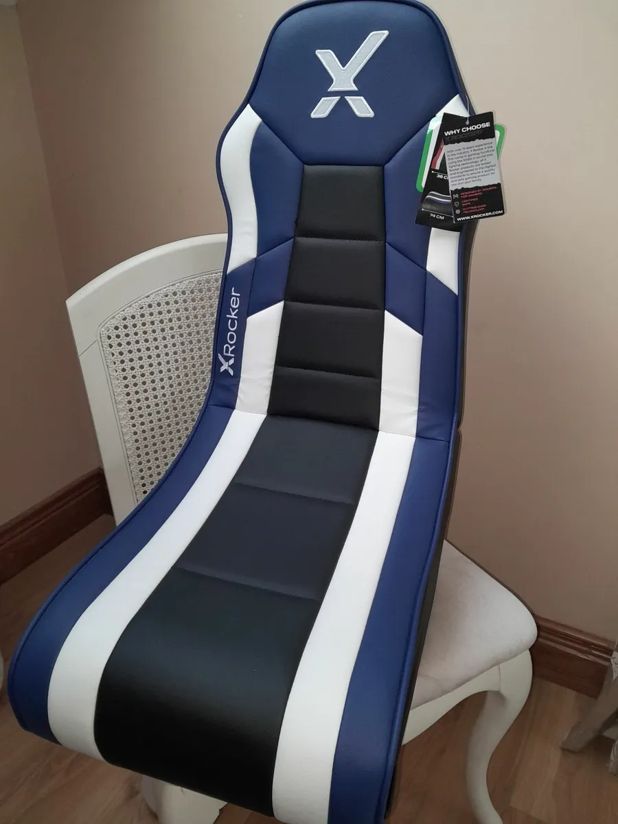 Gaming chair unused with tags and original box - Image 2