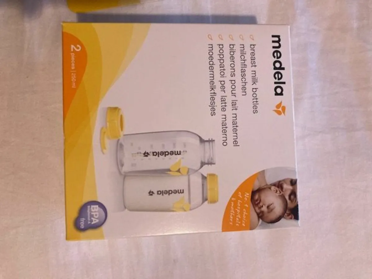 Medela Swing Breast pump and accessories - Image 2