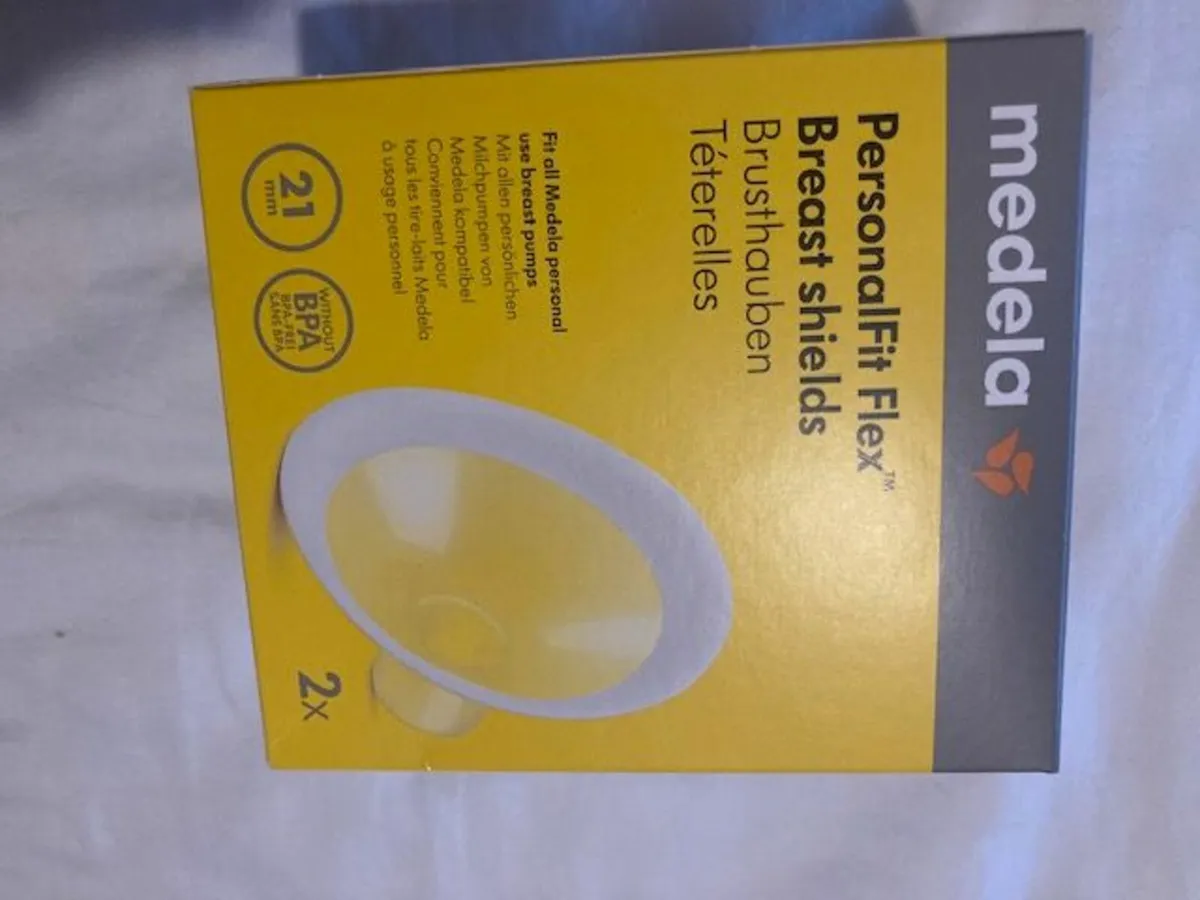 Medela Swing Breast pump and accessories - Image 4