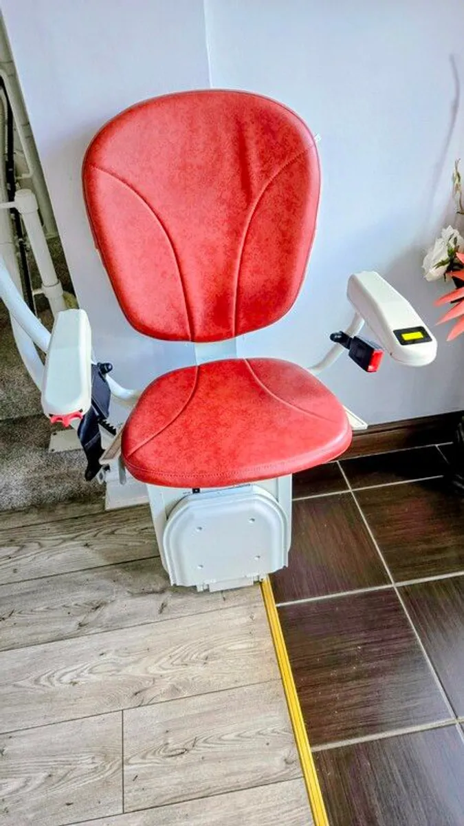 Platinum Curved StairLift - Image 1