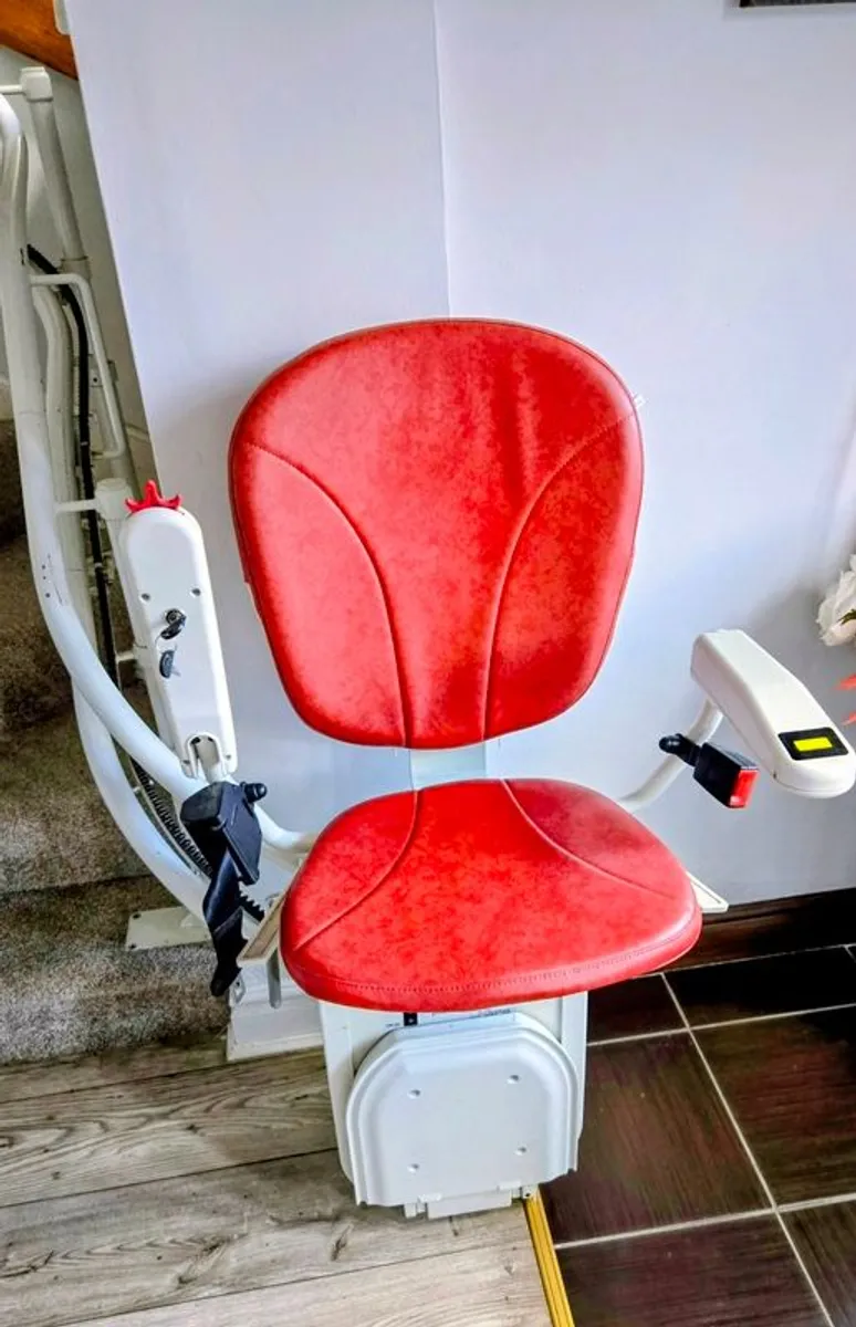 Platinum Curved StairLift - Image 2