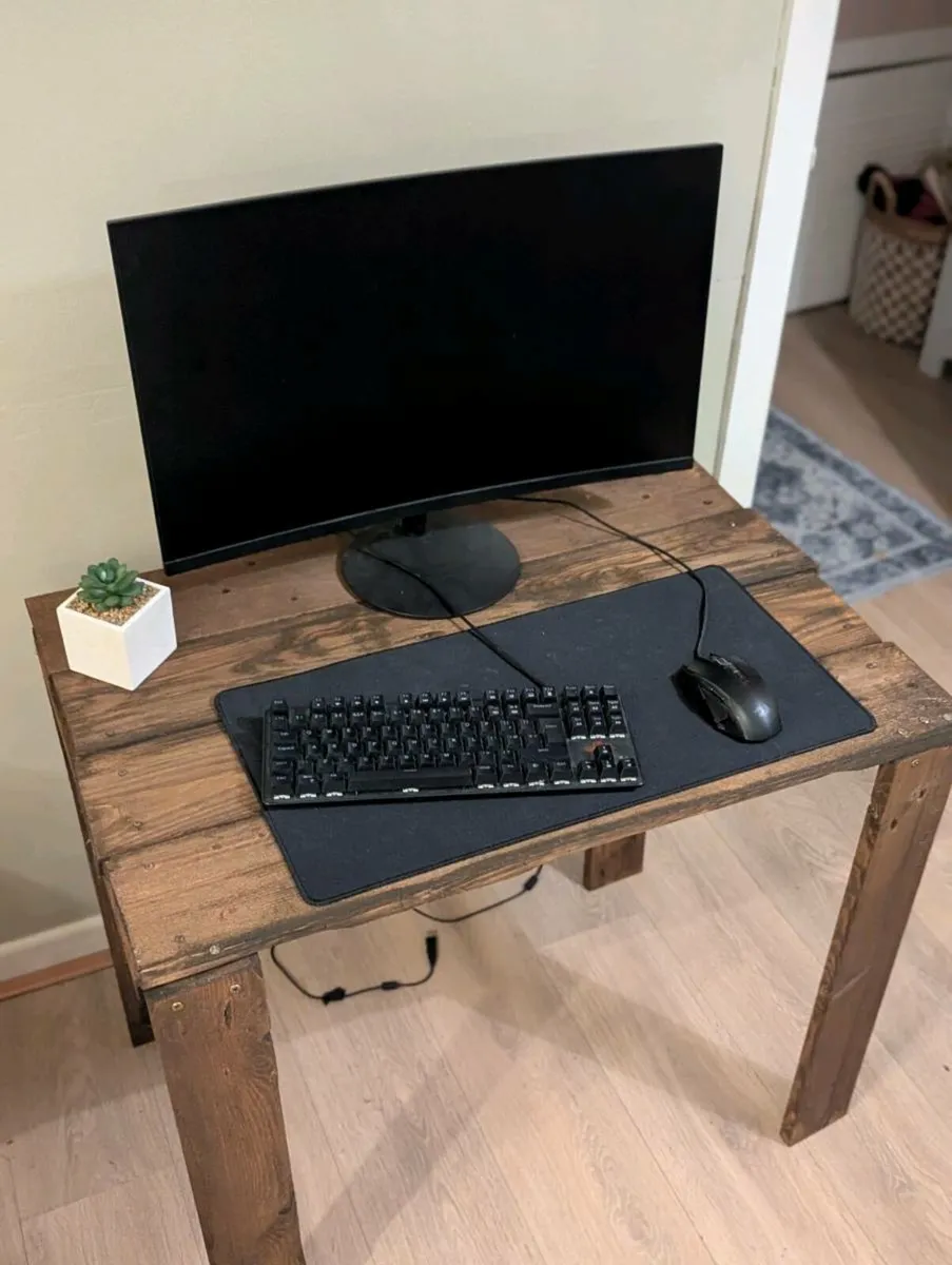 Rustic style desk - Image 1