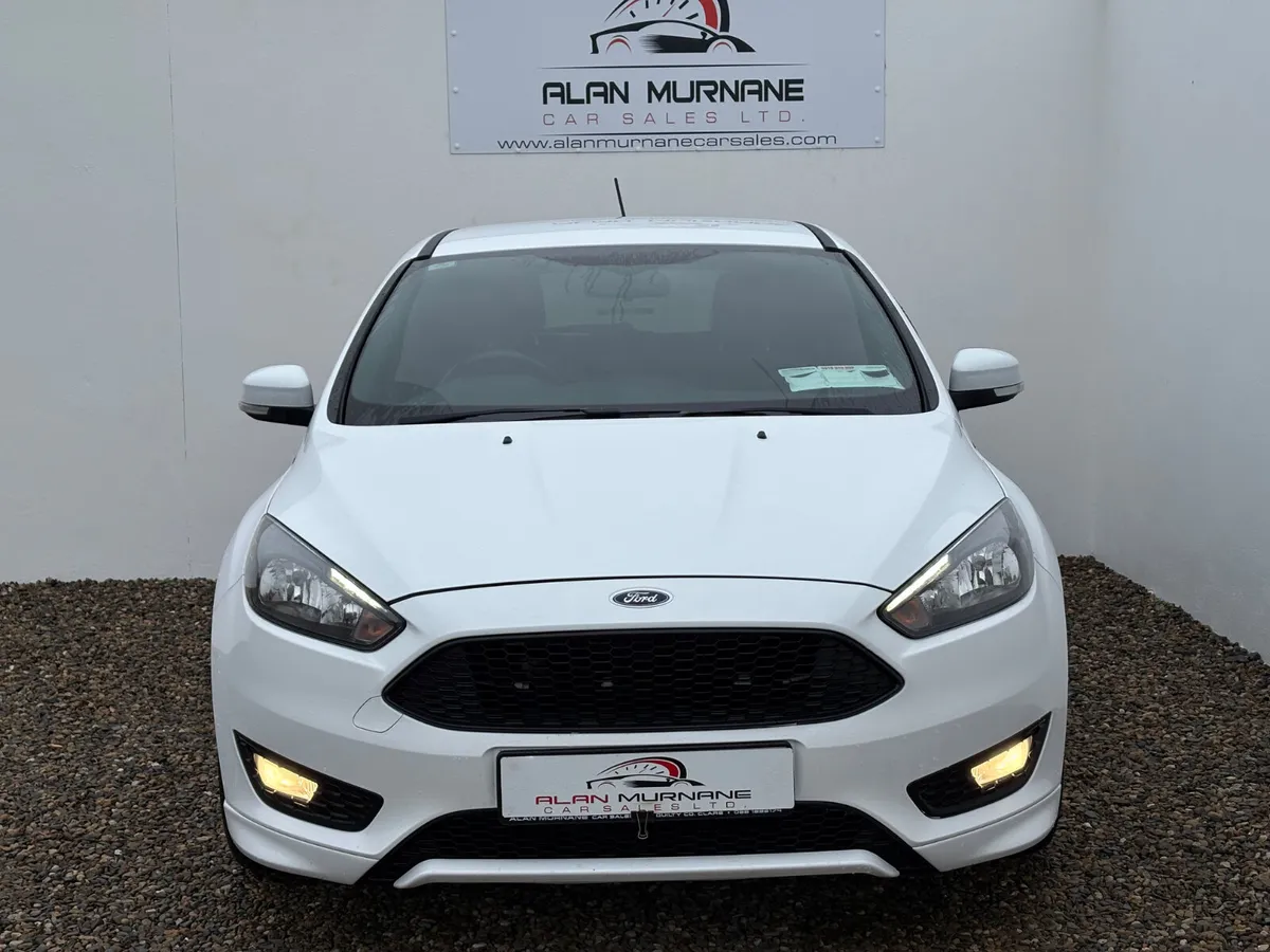 FORD FOCUS ST-LINE MINT EXAMPLE 2018 - Image 4