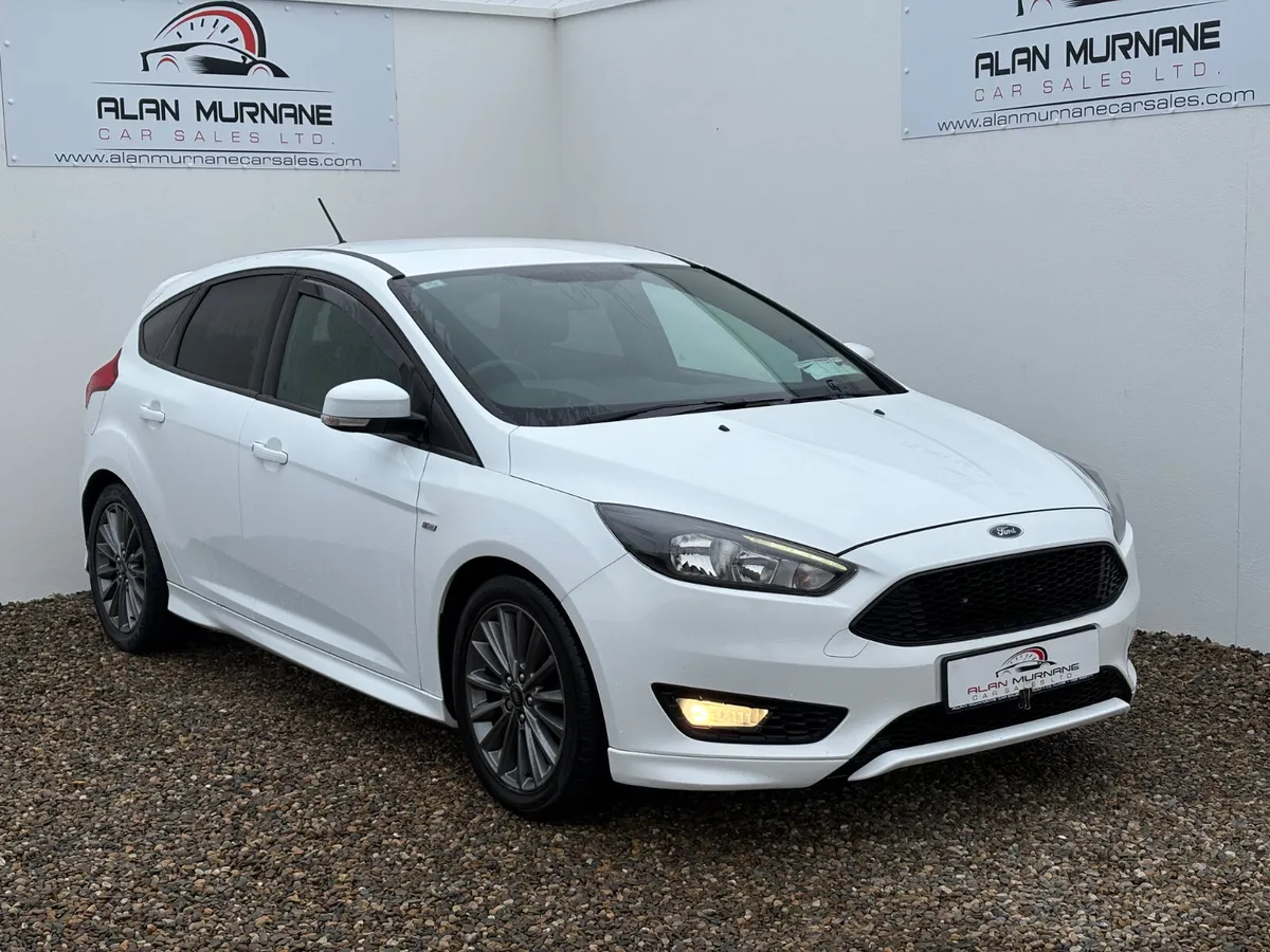 FORD FOCUS ST-LINE MINT EXAMPLE 2018 - Image 3