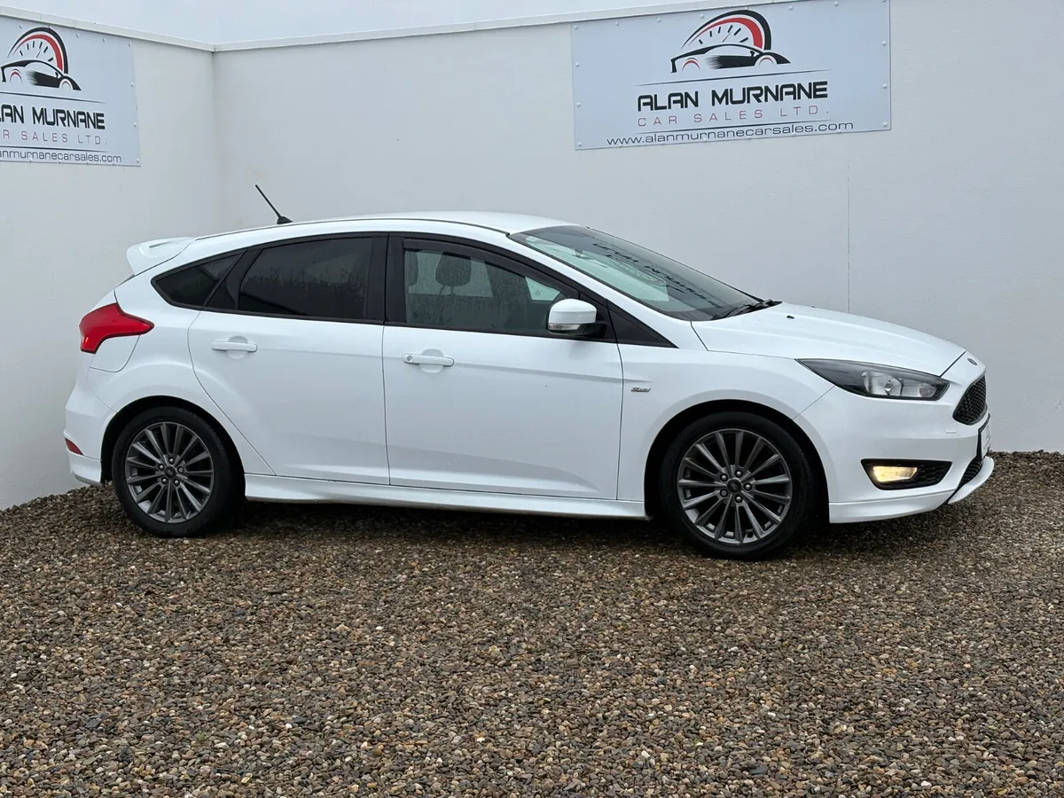 FORD FOCUS ST-LINE MINT EXAMPLE 2018 - Image 2