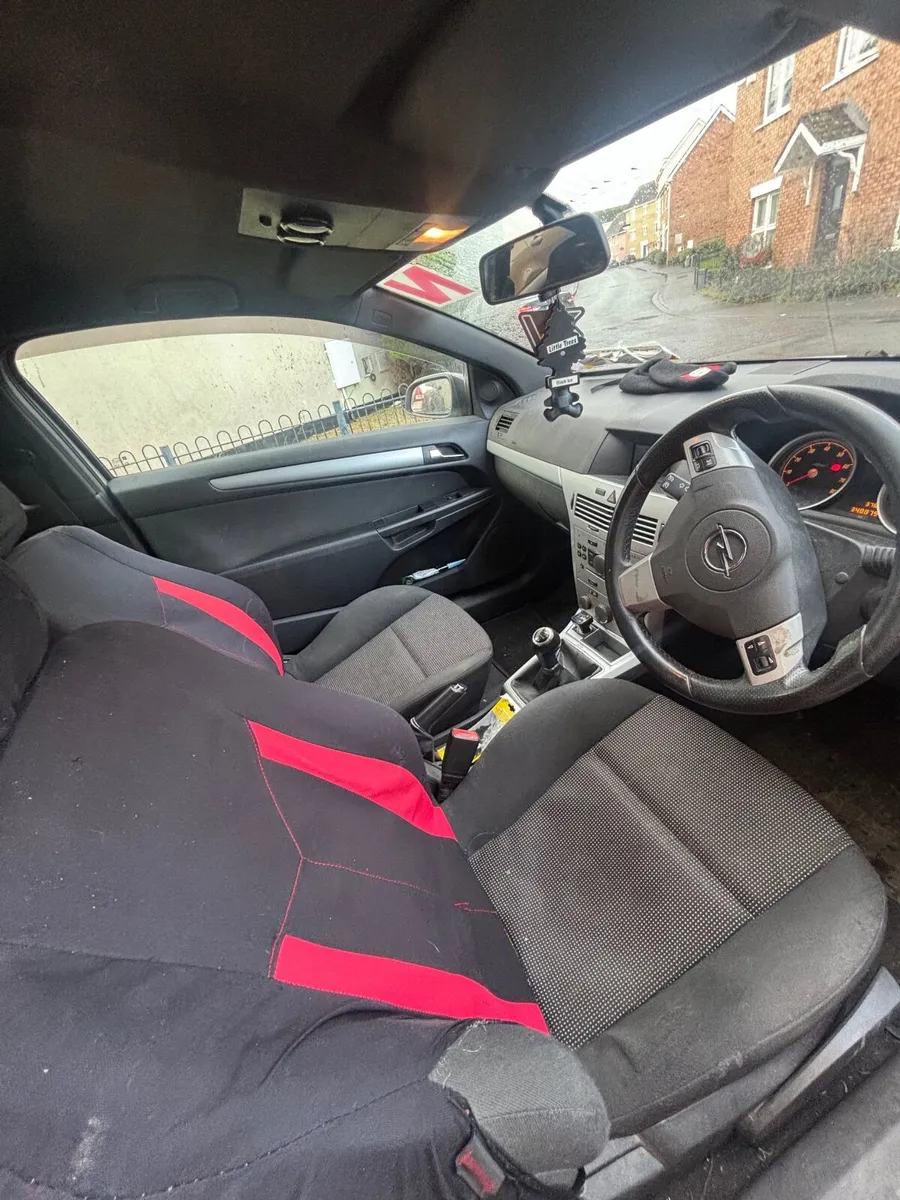 Opel Astra 2008 - Image 2
