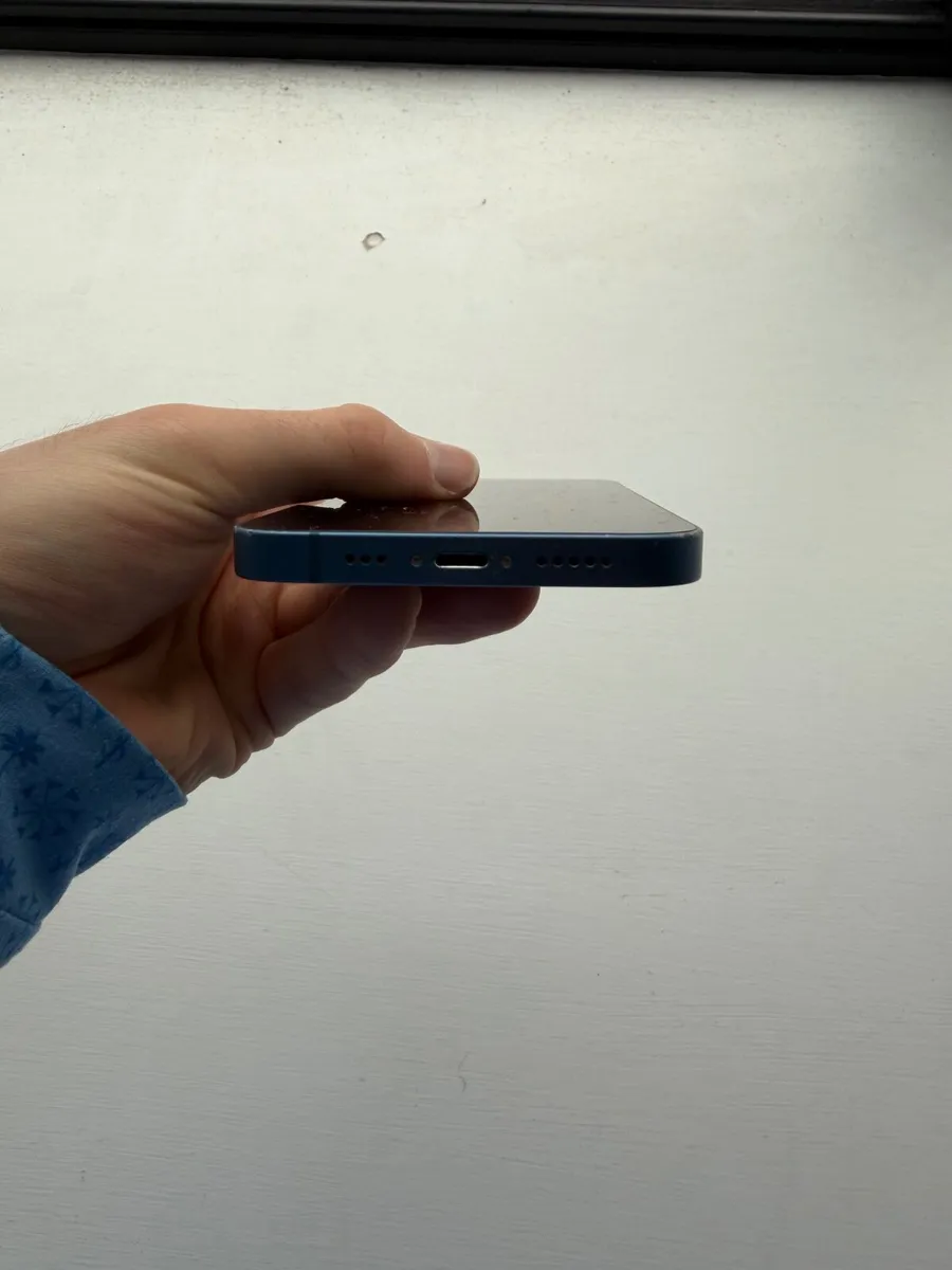 iPhone 13 - Image 2