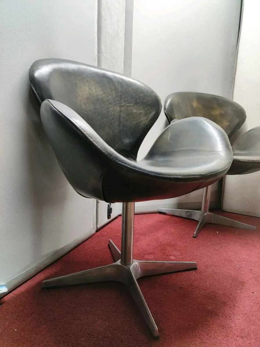 1950's Jacobsen swan chairs/delivery - Image 2