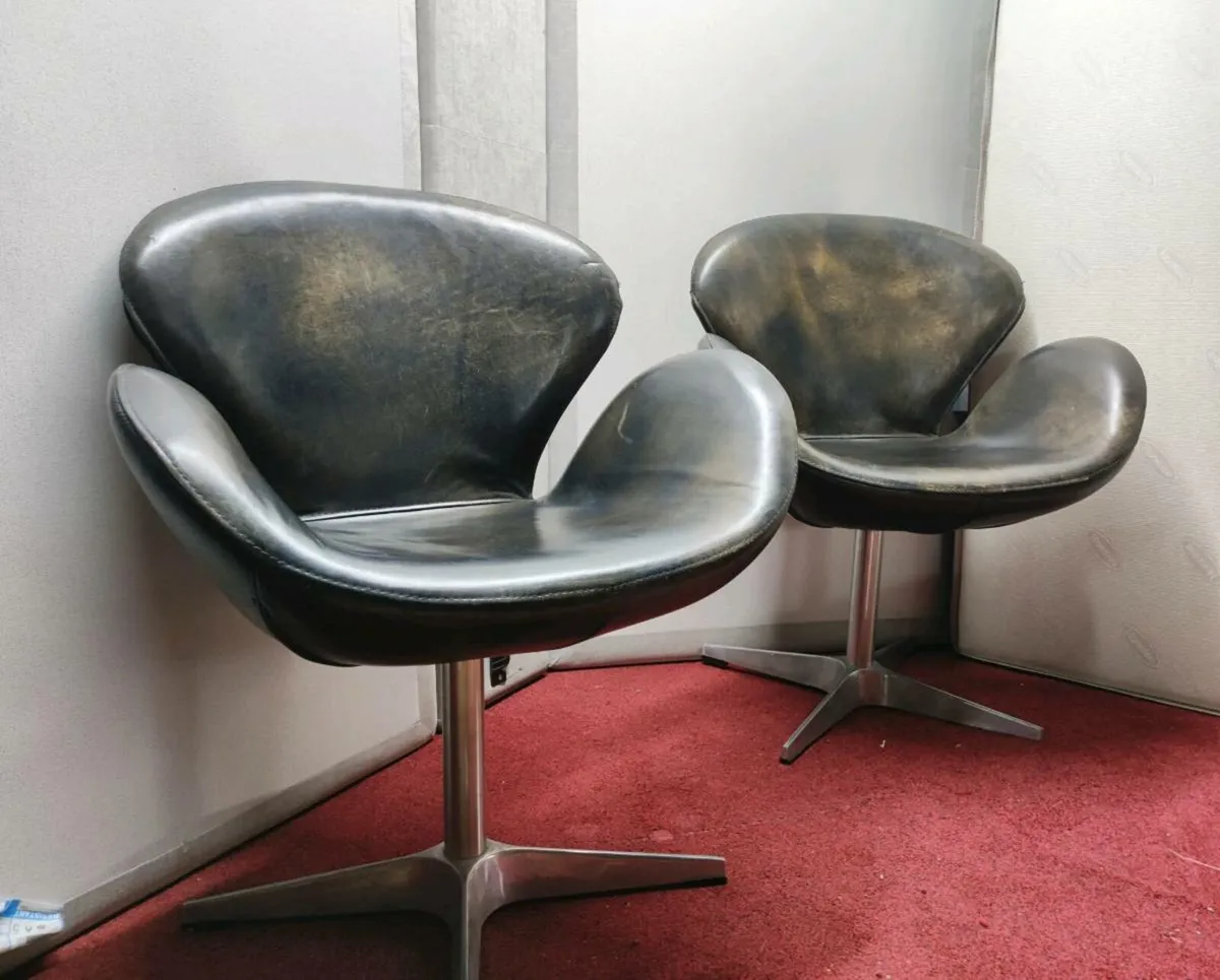 1950's Jacobsen swan chairs/delivery - Image 1