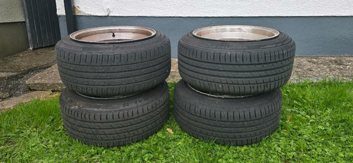 Super lights alloy size 15 4x100 and bmw alloys - Image 1