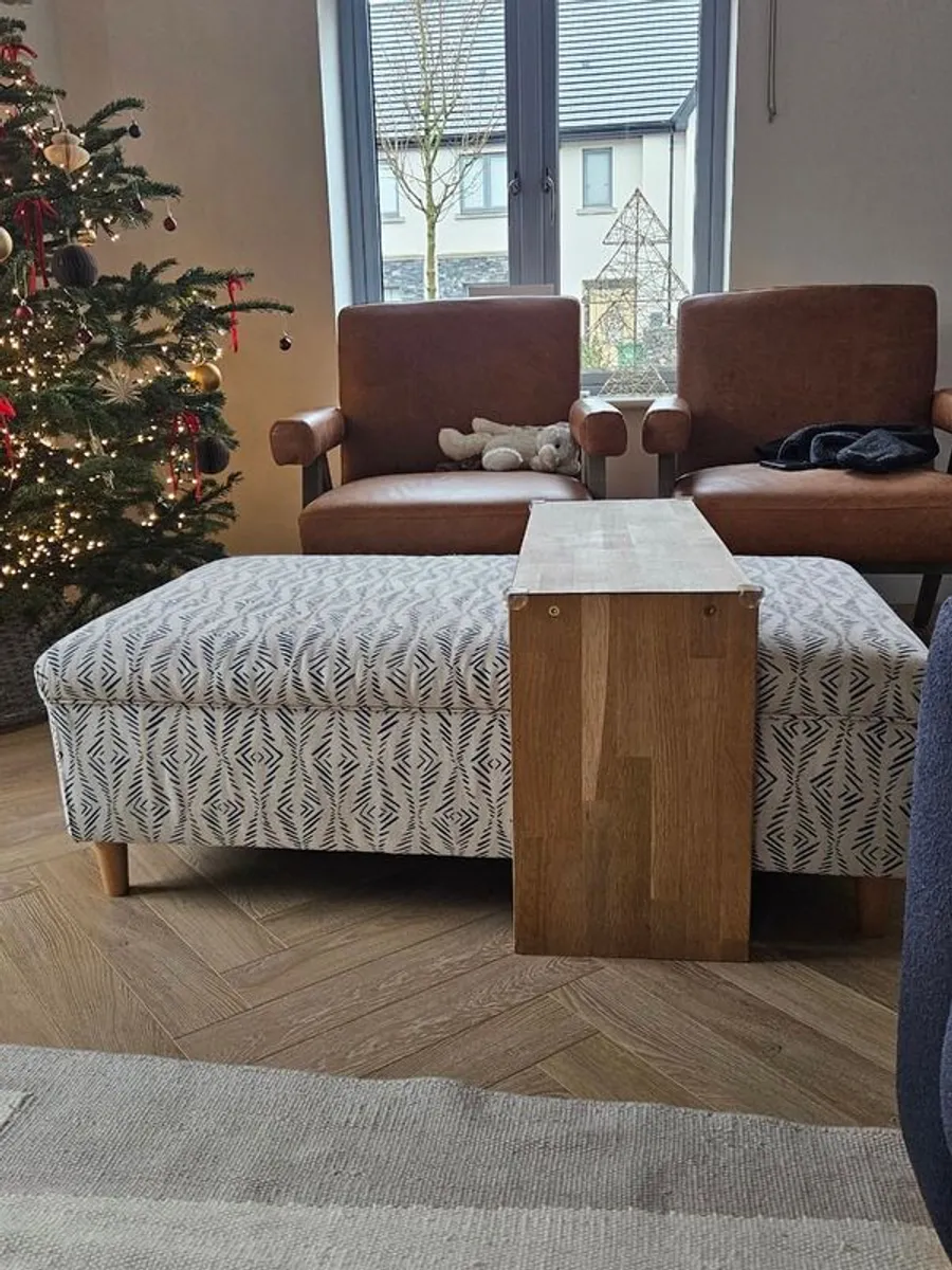 Ottoman & table - Image 1