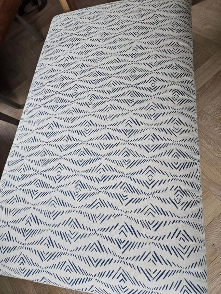 Ottoman & table - Image 3