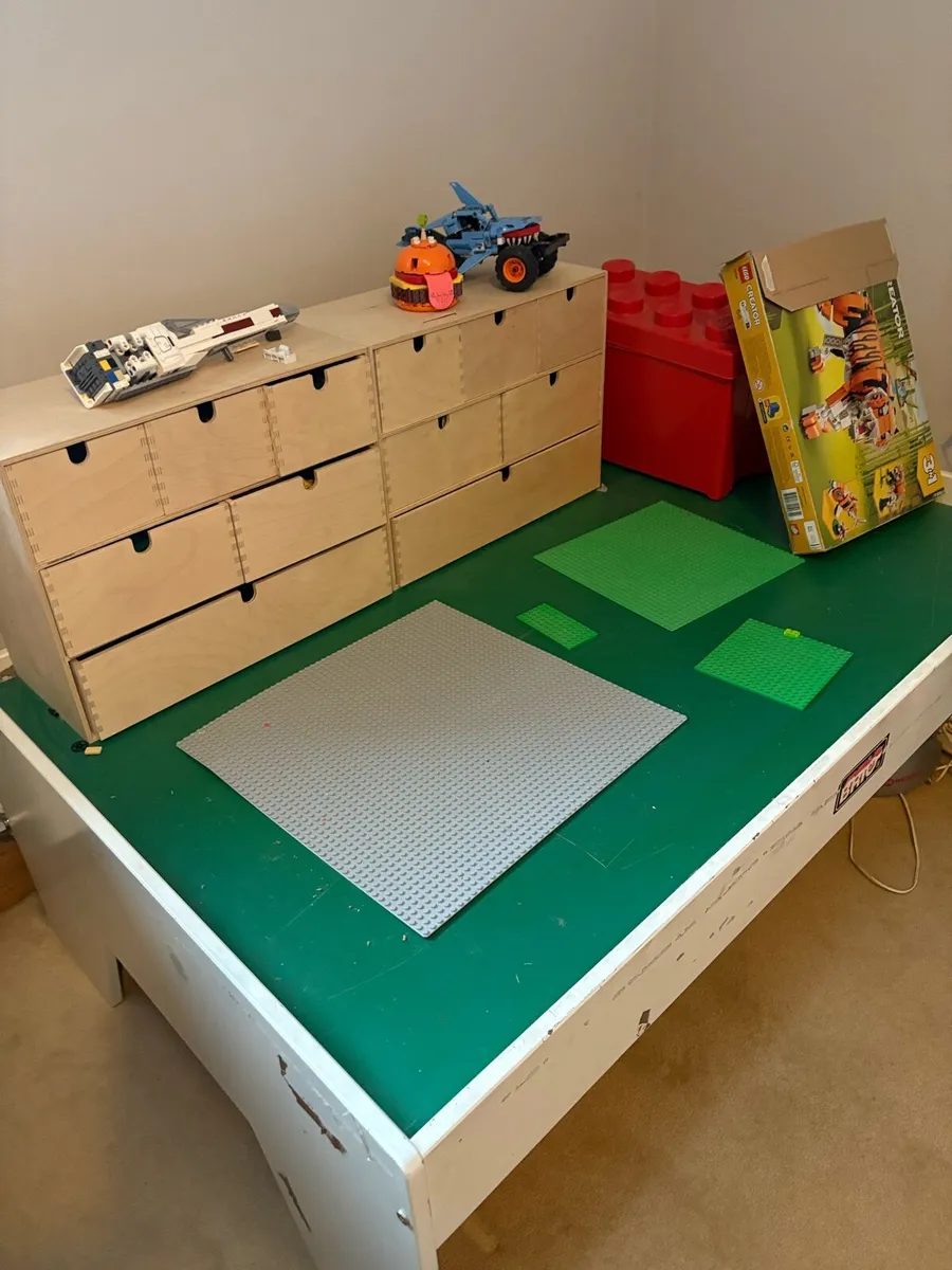 Lego table and Lego - Image 1