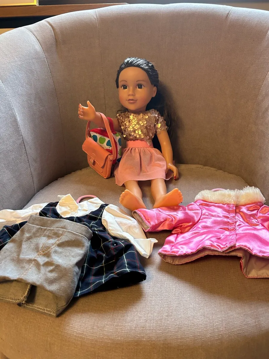 B friend Megan fashion doll - Image 2