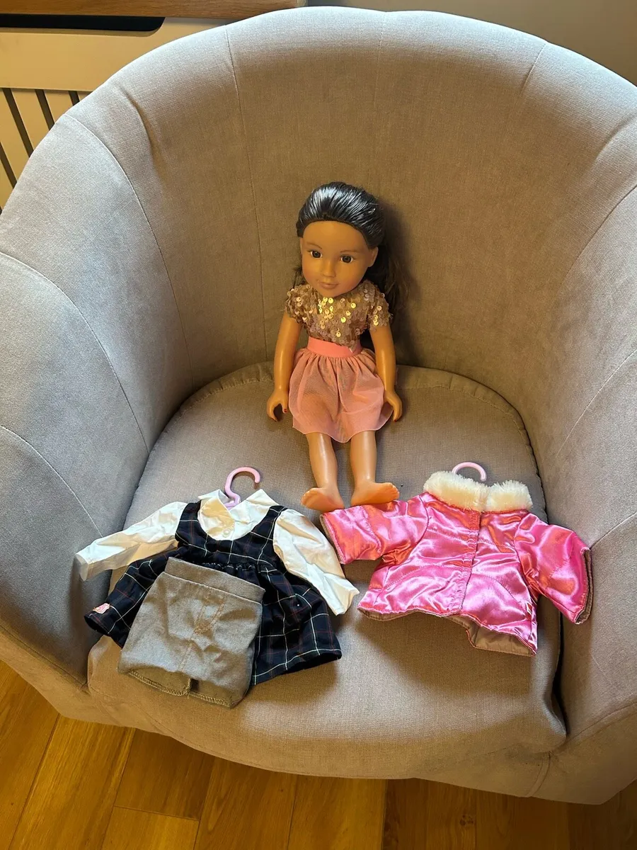 B friend Megan fashion doll - Image 4