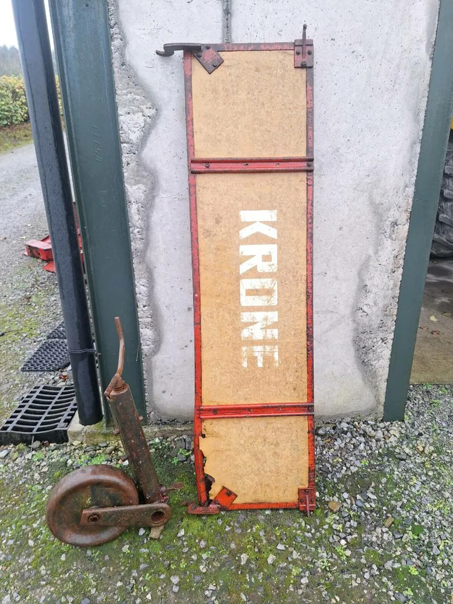 David brown parts, winscreen - Image 1