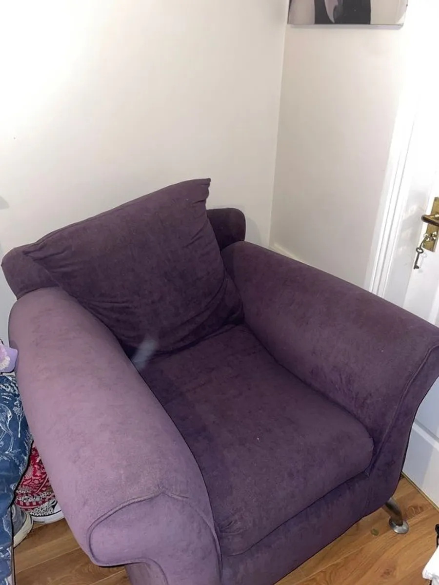 Free Armchair - Image 1