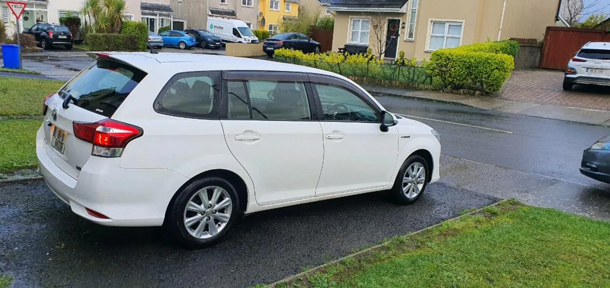 TOYOTA COROLLA ESTATE - Image 2