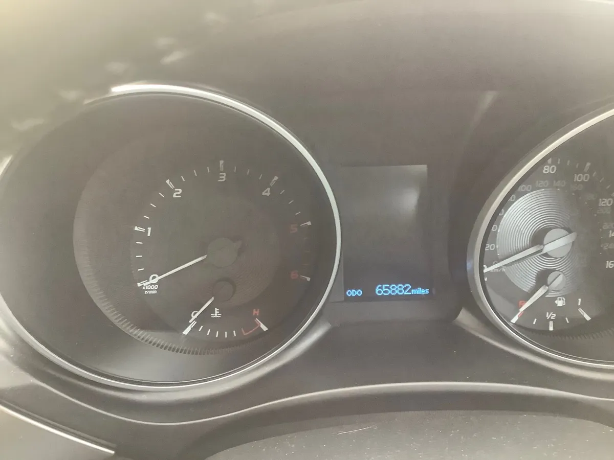 182 Toyota Avensis 1.6 diesel..low miles…serviced - Image 3