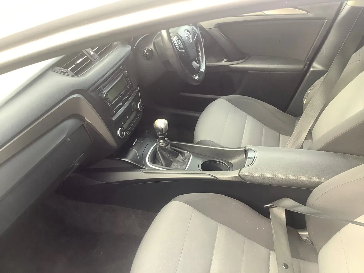 182 Toyota Avensis 1.6 diesel..low miles…serviced - Image 4