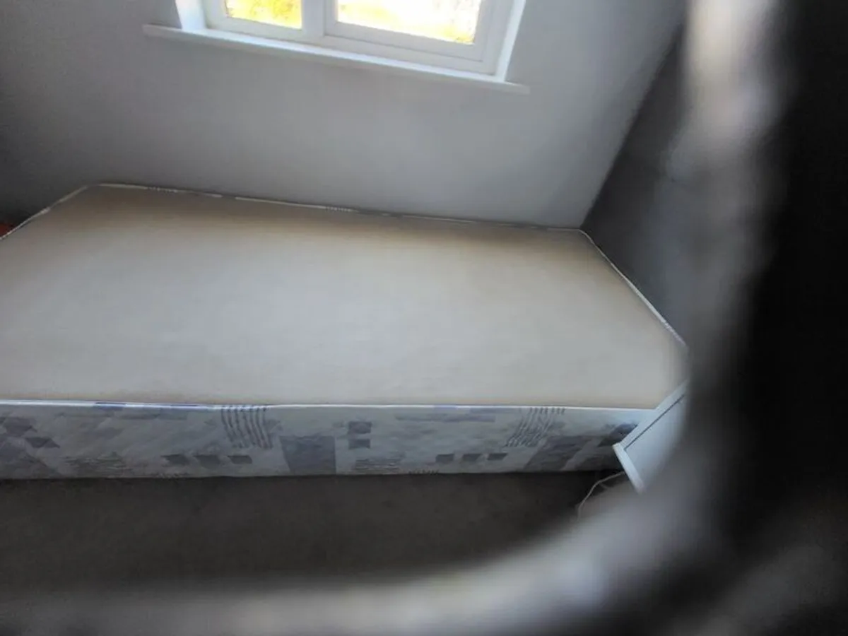 Divan Single bed and Headboard - Image 1