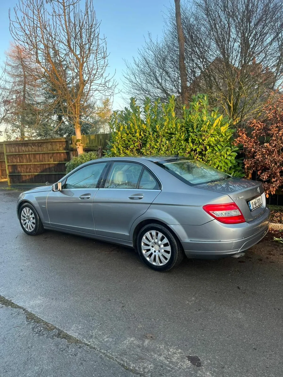 Mercedes-Benz C-Class 2010 - Image 2