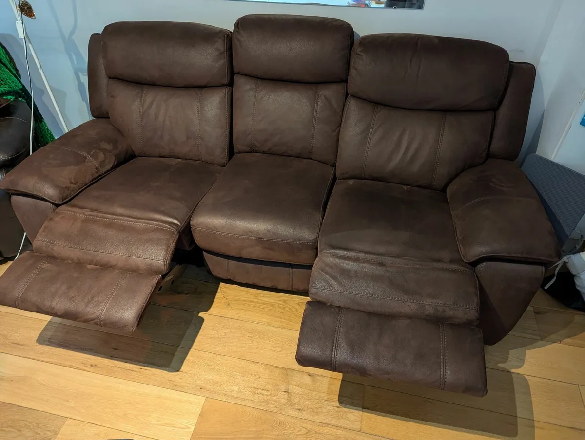 3 seater manual recliner couch - Image 1