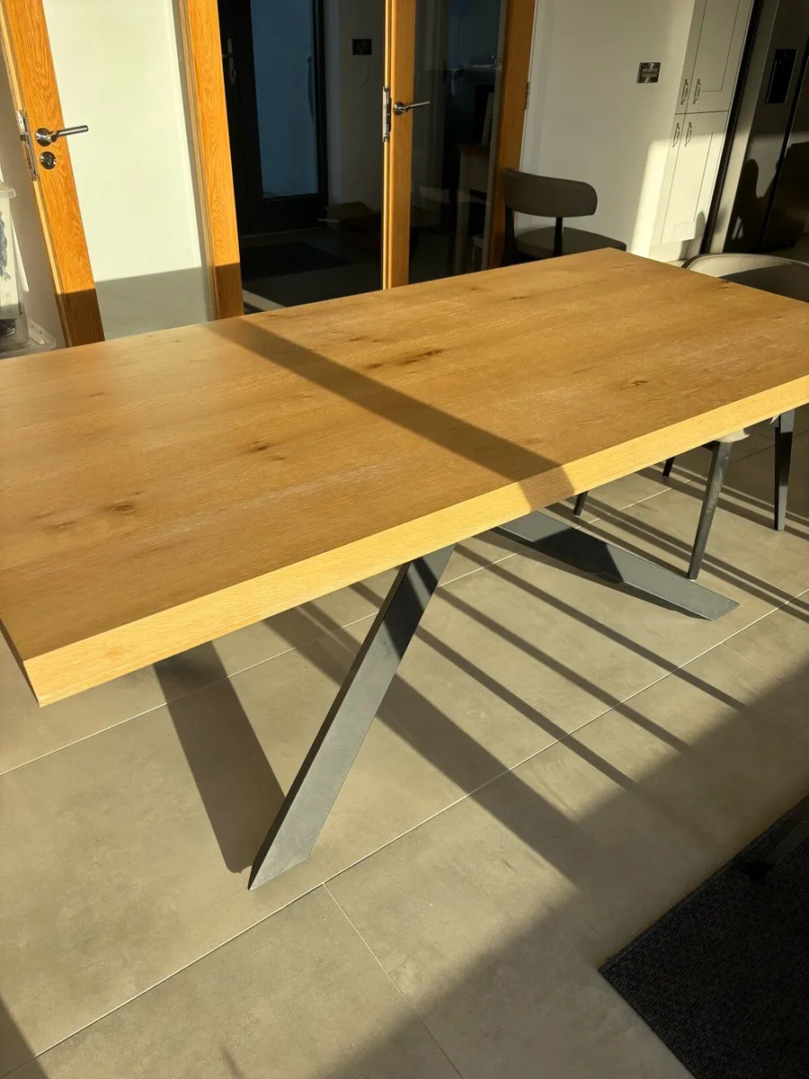 Dining table - Image 1