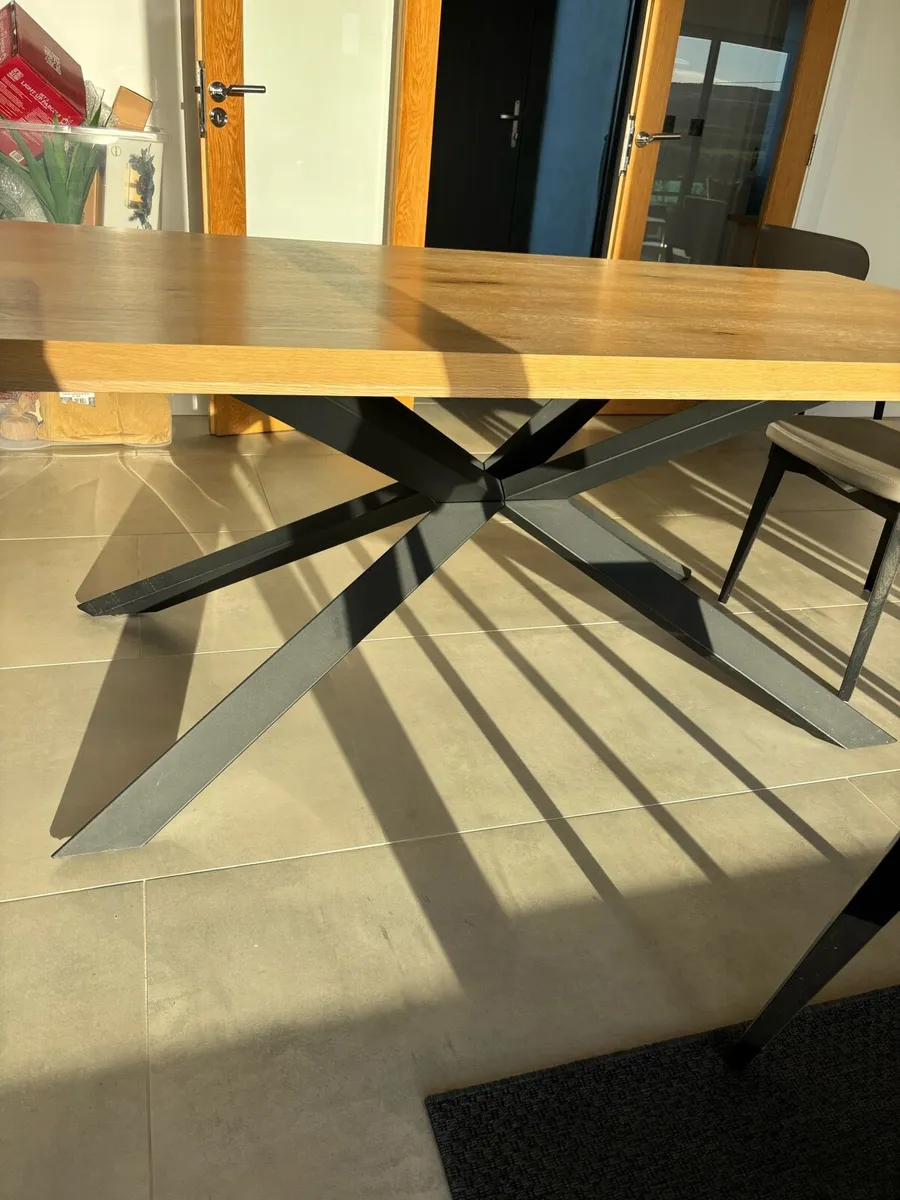 Dining table - Image 2