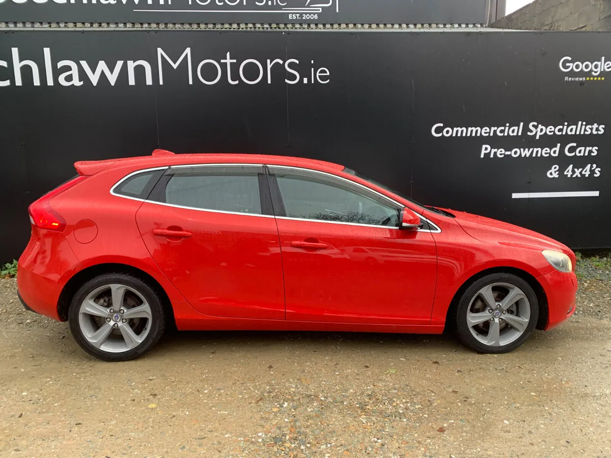 VOLVO V40 1.6 T4 180 BHP AUTO R-DESIGN - Image 2