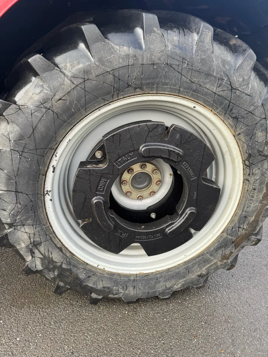 Massey 5610 & loader - Image 4