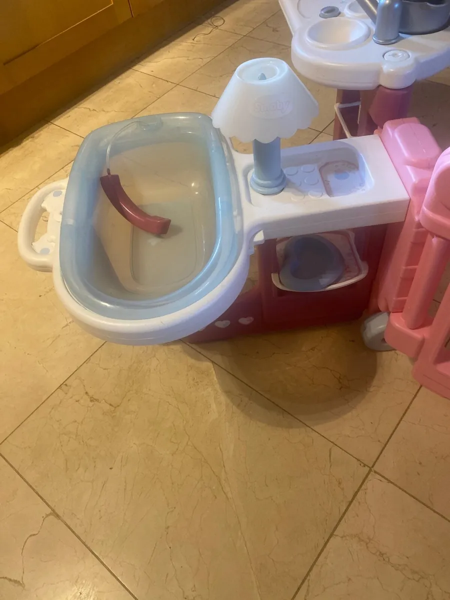 Baby doll feeding bathing and sleeping station - Image 3