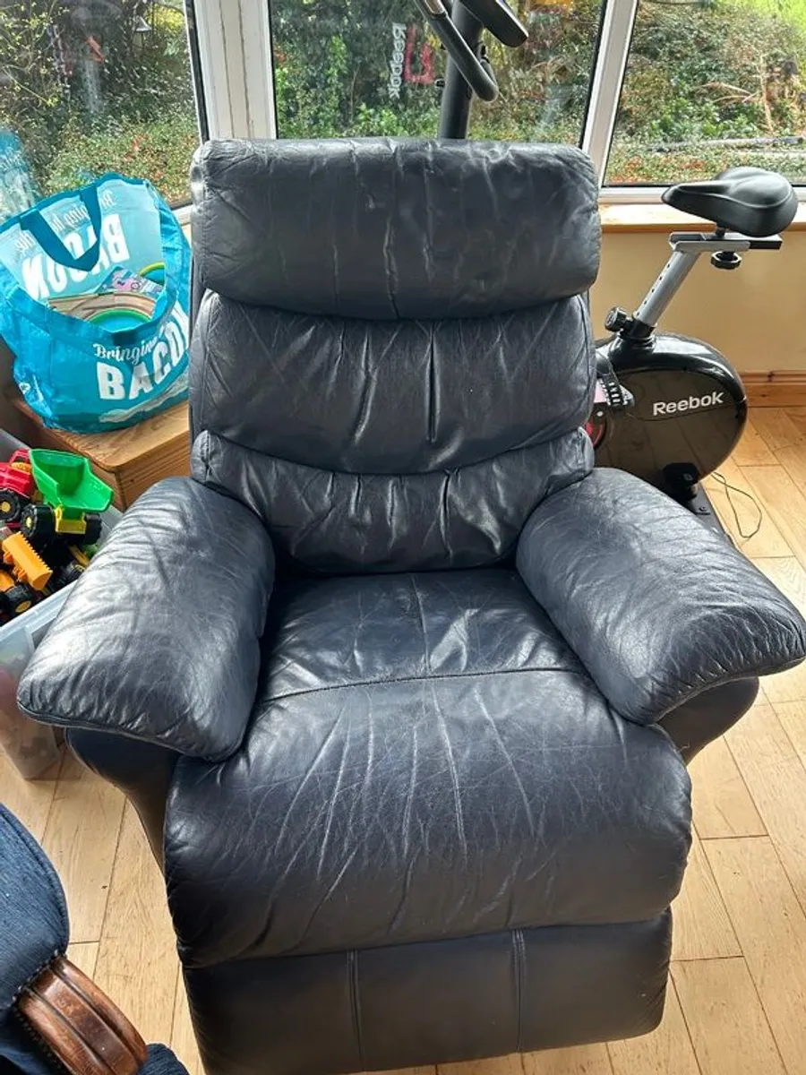 Free Chairs - Image 3