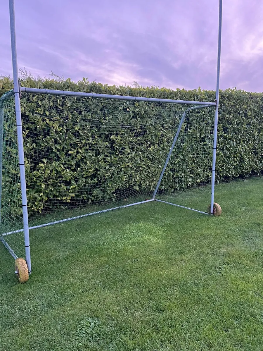 Goal posts on wheels - Image 1