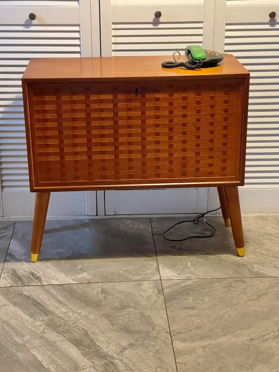 Mid century media chest - Image 1