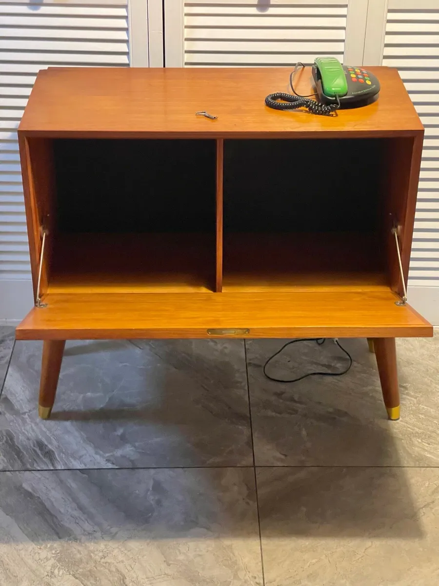 Mid century media chest - Image 2