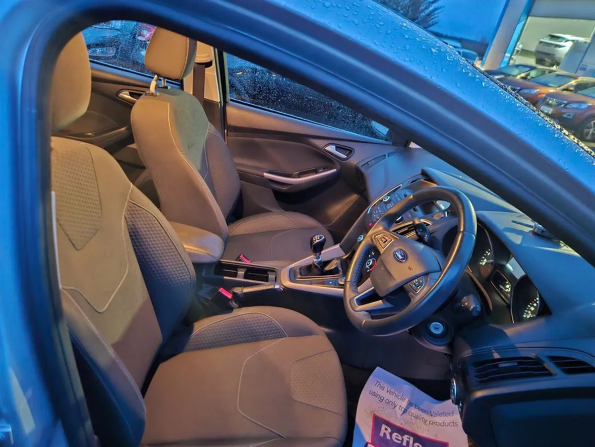 Ford Focus Zetec 5DR 1.5TD 95PS 6SPD 4DR - Image 4