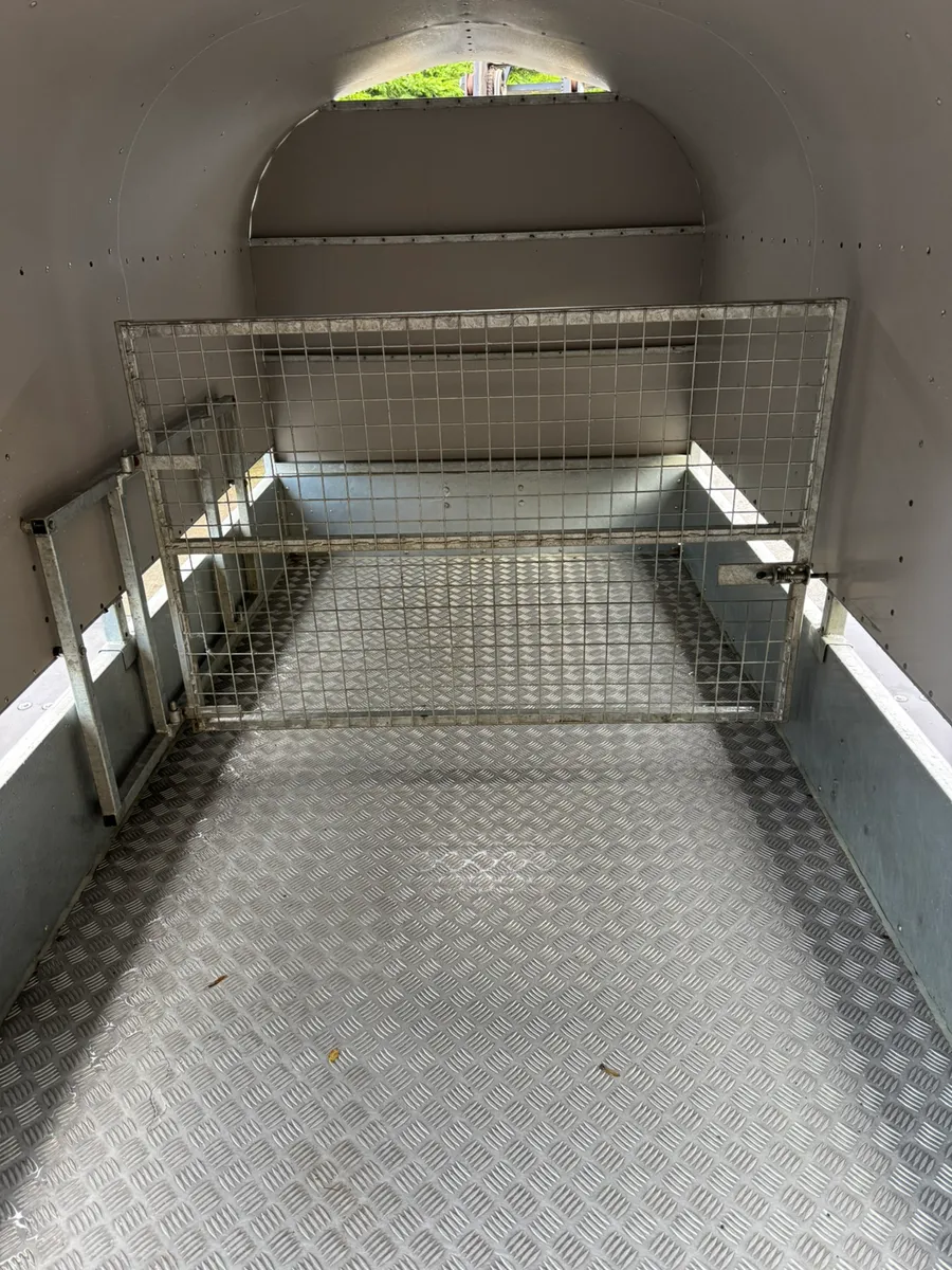 Nugent livestock trailer - Image 1