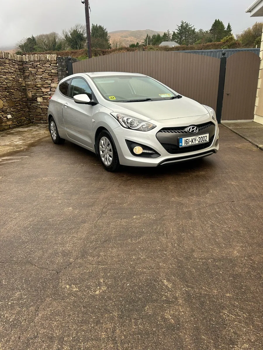 Hyundai i30 (commercial) - Image 1