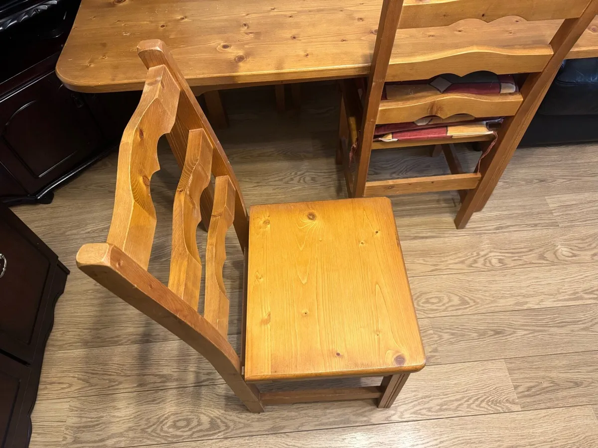 Pine table and six chairs - Image 3