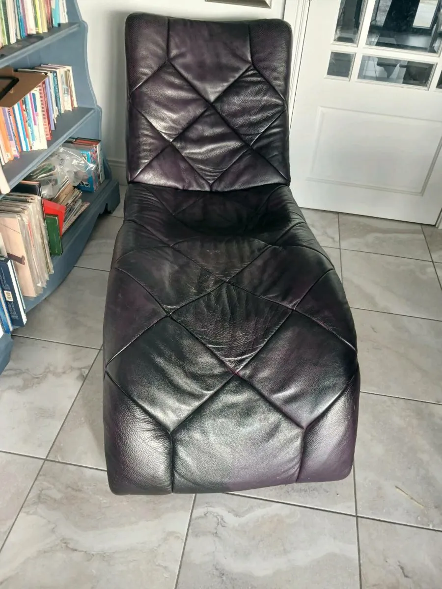 Leather lounger - Image 1