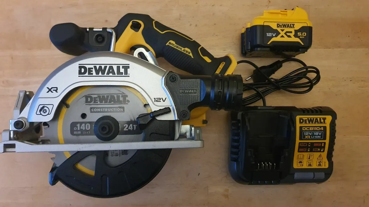 12V Brushless Dewalt 140mm Circular Saw kit - Image 1