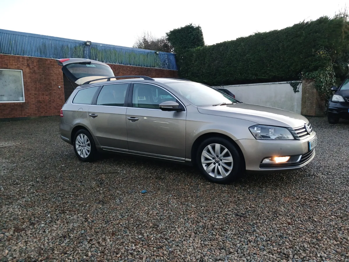 Mint Volkswagen Passat 2014 - Image 2