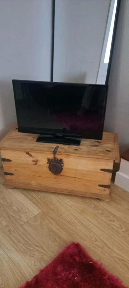 Solid pine trunk - Image 1