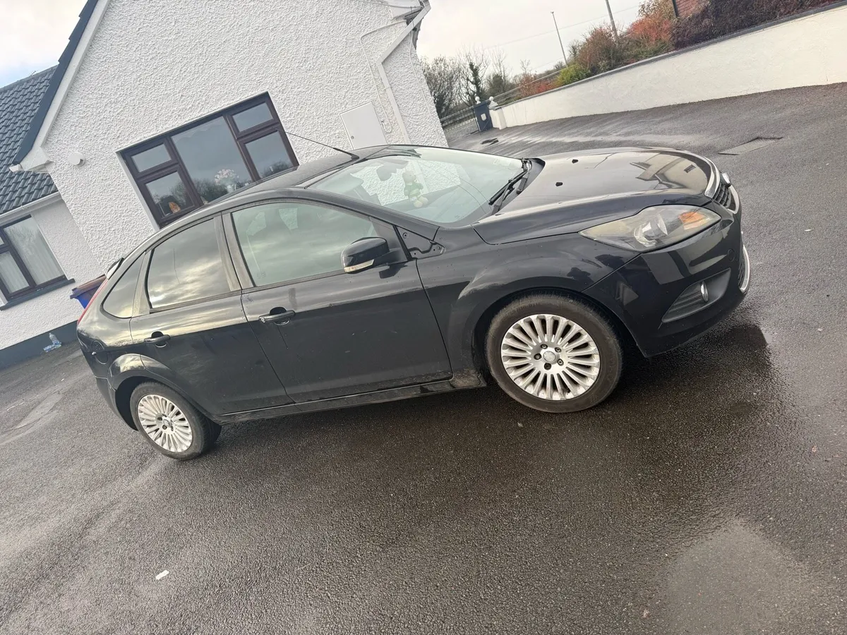 2009 Ford Focus Low Milage - Image 3