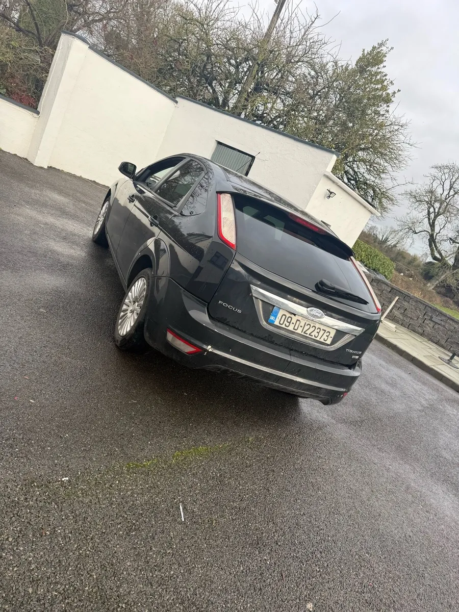 2009 Ford Focus Low Milage - Image 4