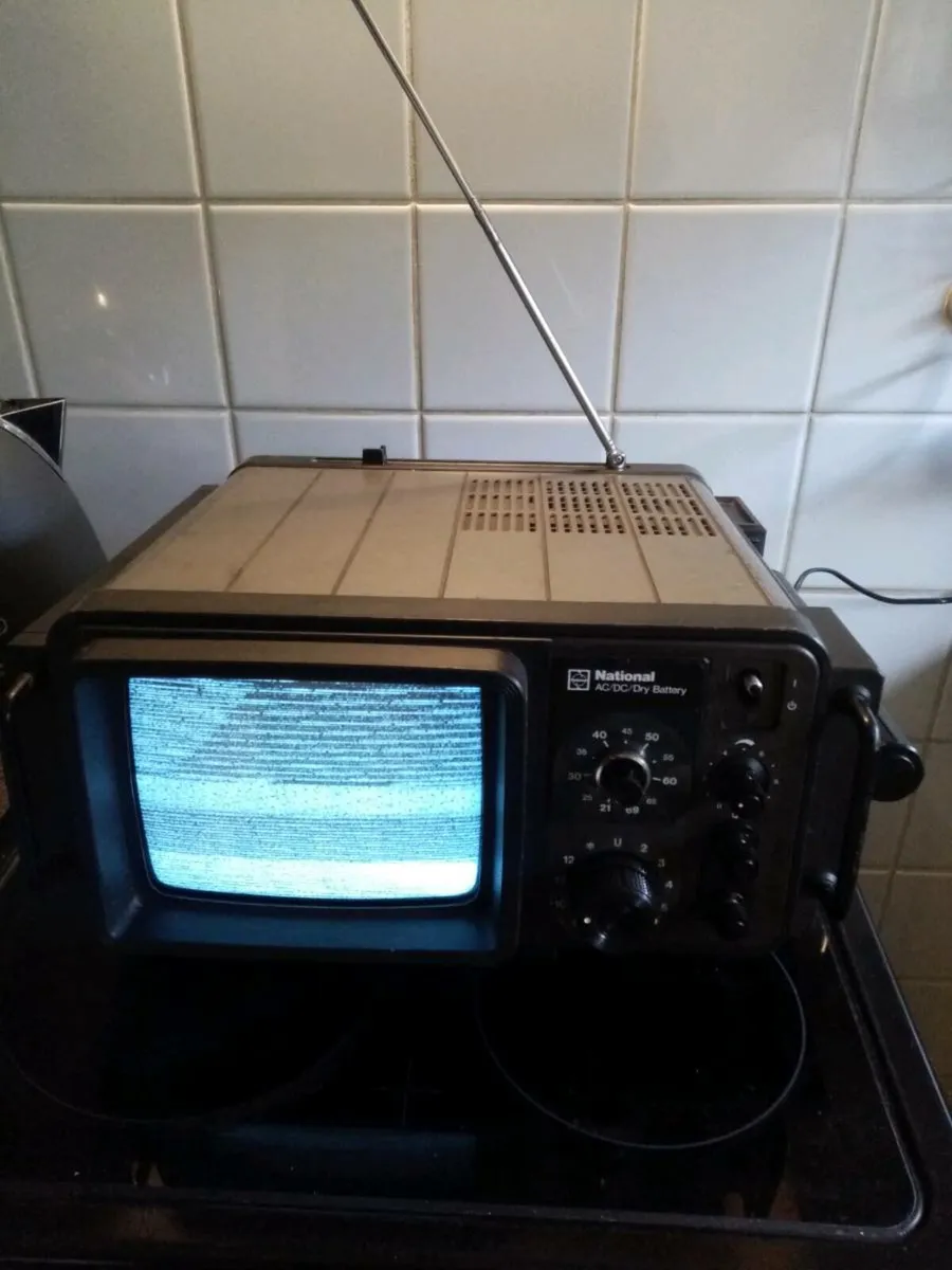Vintage Portable TV Mains/Battery Powered - Image 1