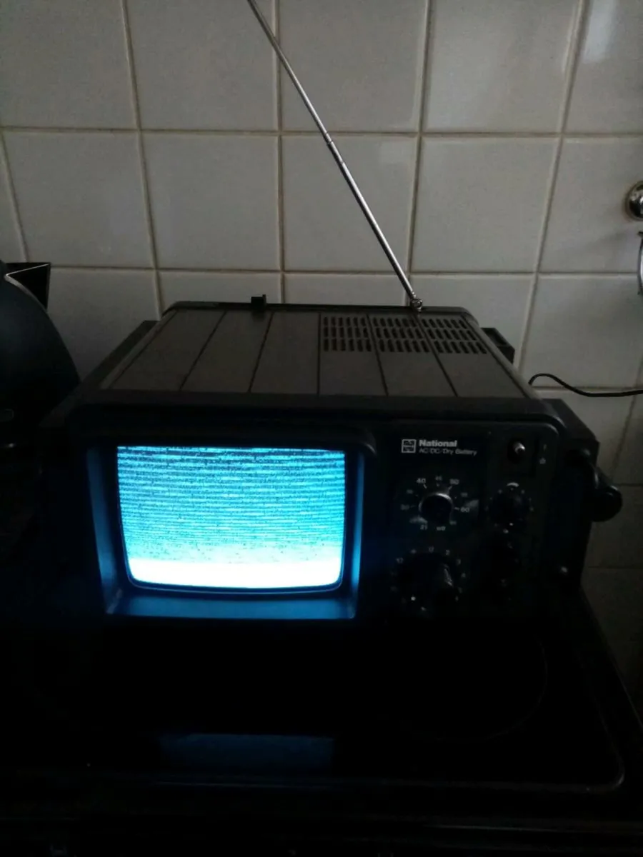 Vintage Portable TV Mains/Battery Powered - Image 2