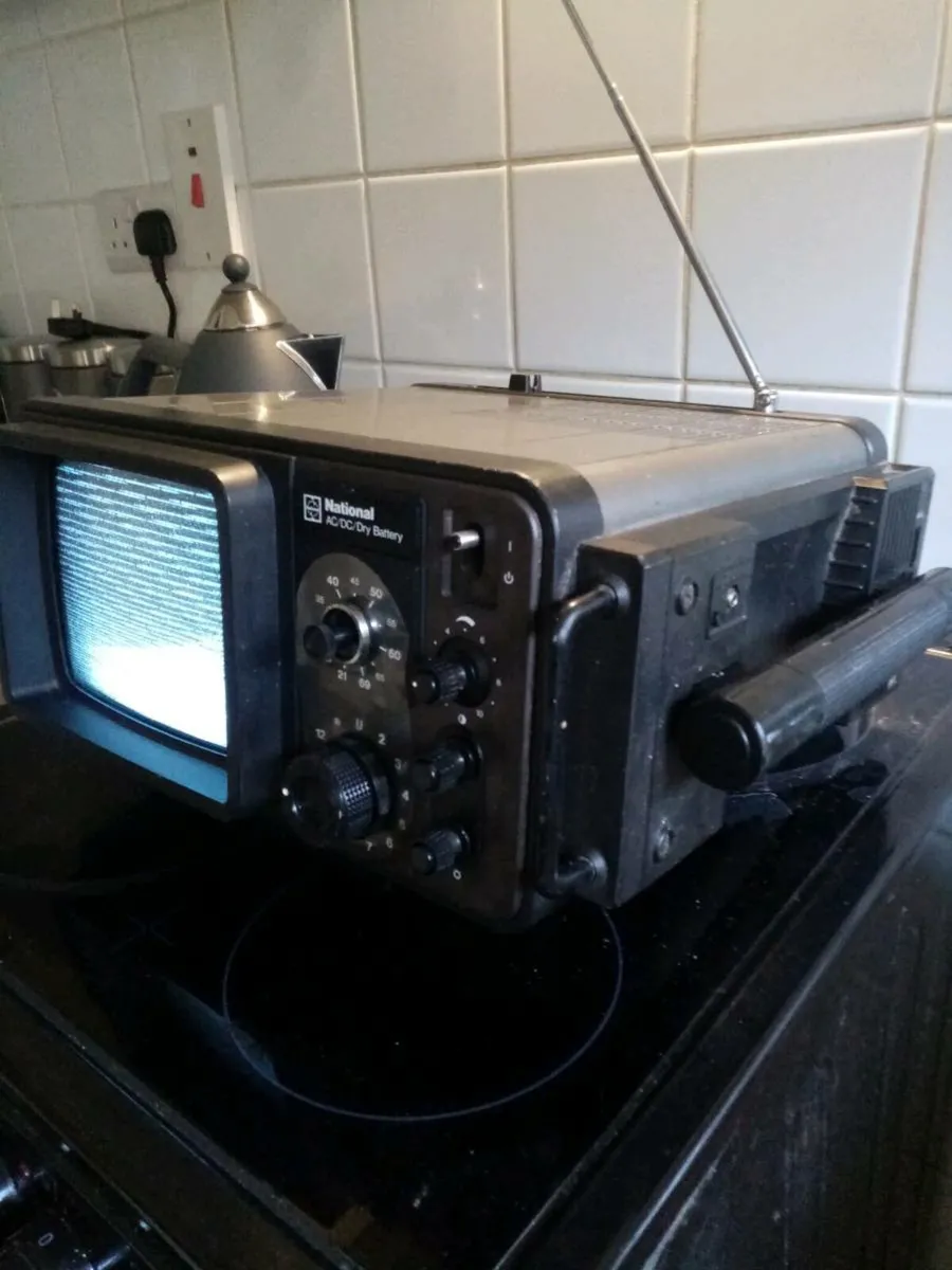 Vintage Portable TV Mains/Battery Powered - Image 3