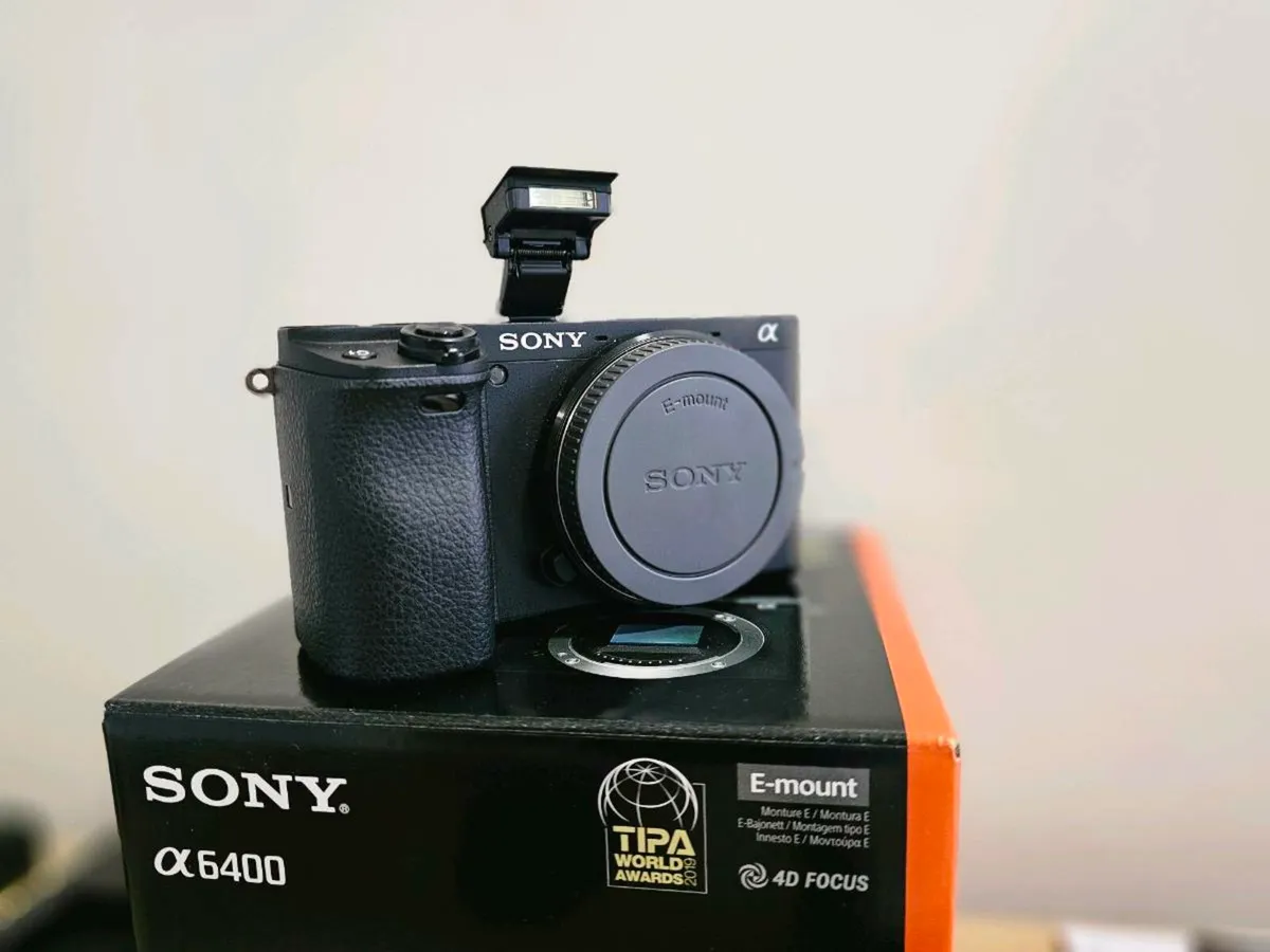 SONY a6400 Camera plus Kit - Image 2